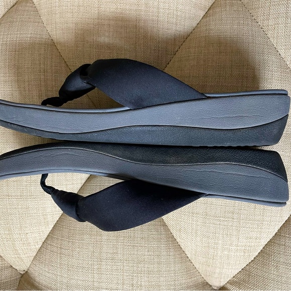 Clark’s Cloudsteppers Wedge Flip Flops - Picture 2 of 6